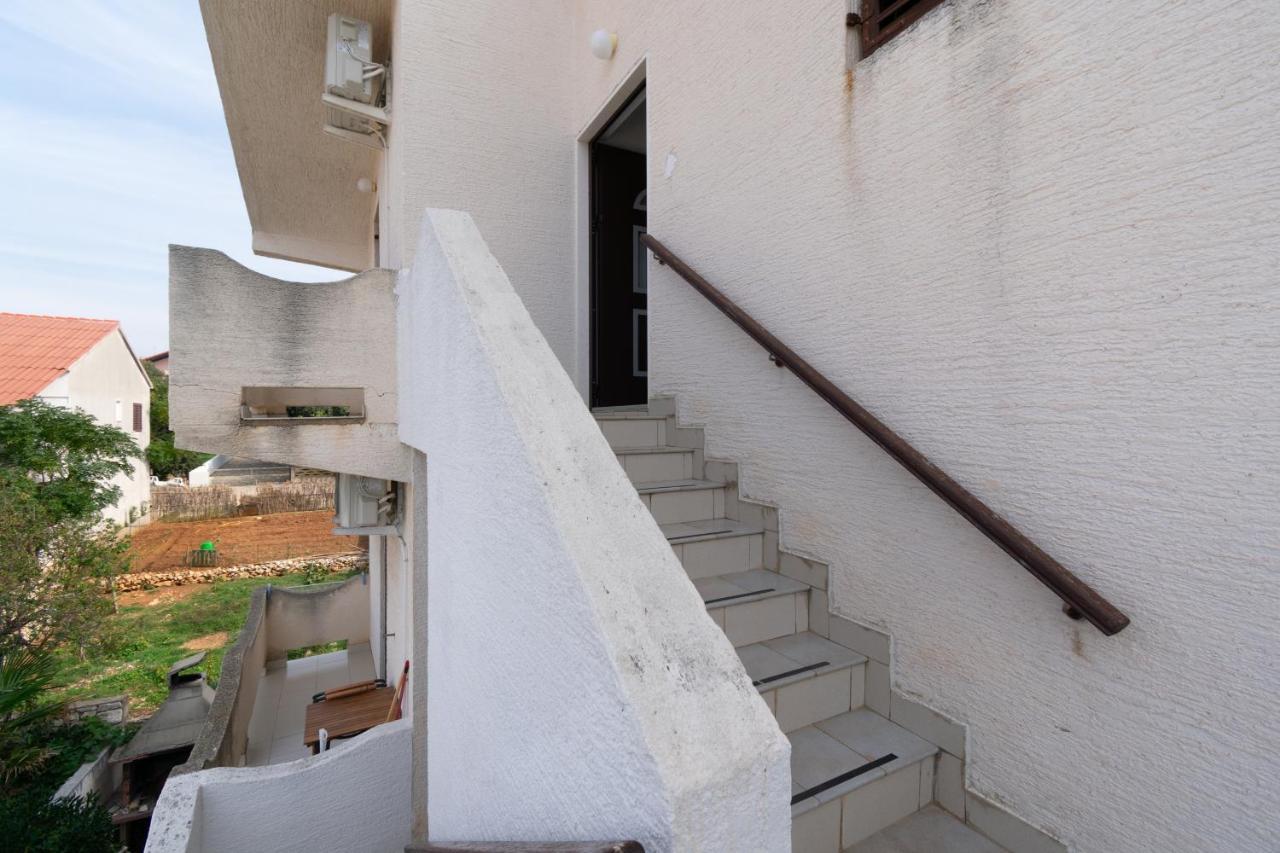 Apartments By The Sea Mandre, Pag - 3084 Kolan Extérieur photo