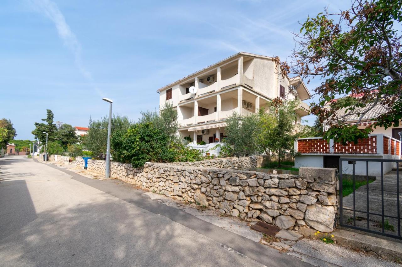 Apartments By The Sea Mandre, Pag - 3084 Kolan Extérieur photo