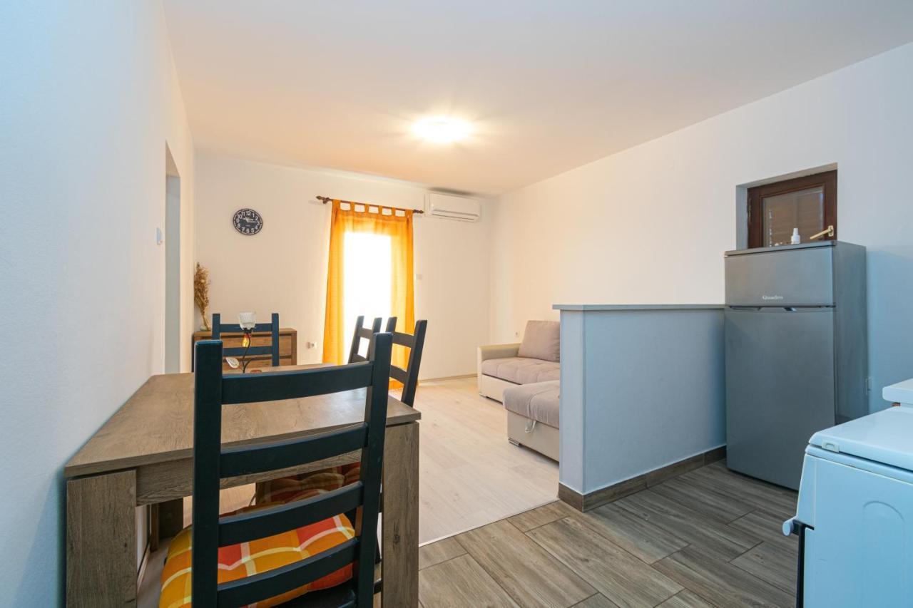 Apartments By The Sea Mandre, Pag - 3084 Kolan Extérieur photo