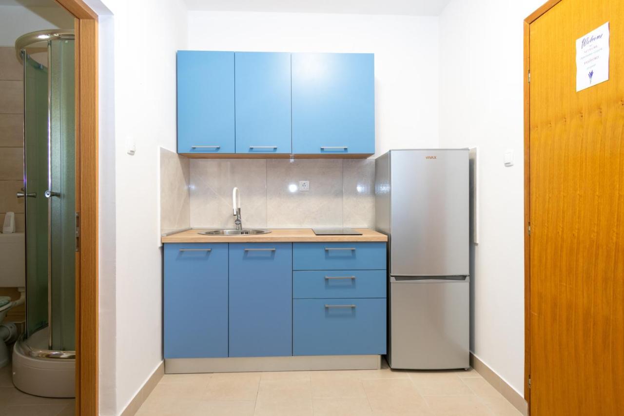 Apartments By The Sea Mandre, Pag - 3084 Kolan Extérieur photo