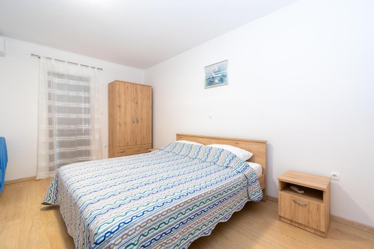 Apartments By The Sea Mandre, Pag - 3084 Kolan Extérieur photo