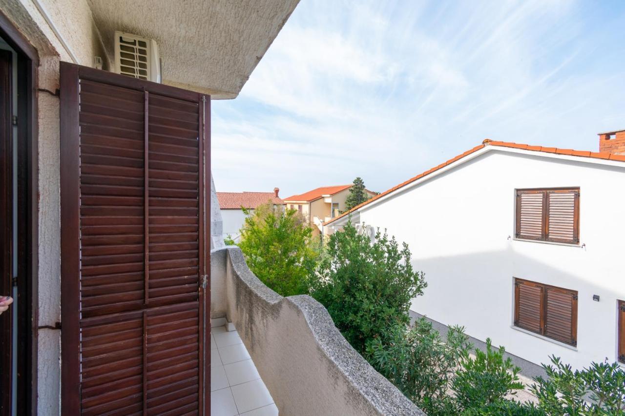 Apartments By The Sea Mandre, Pag - 3084 Kolan Extérieur photo