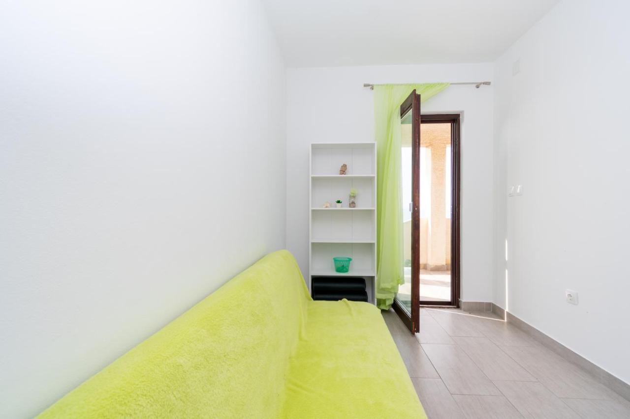 Apartments By The Sea Mandre, Pag - 3084 Kolan Extérieur photo