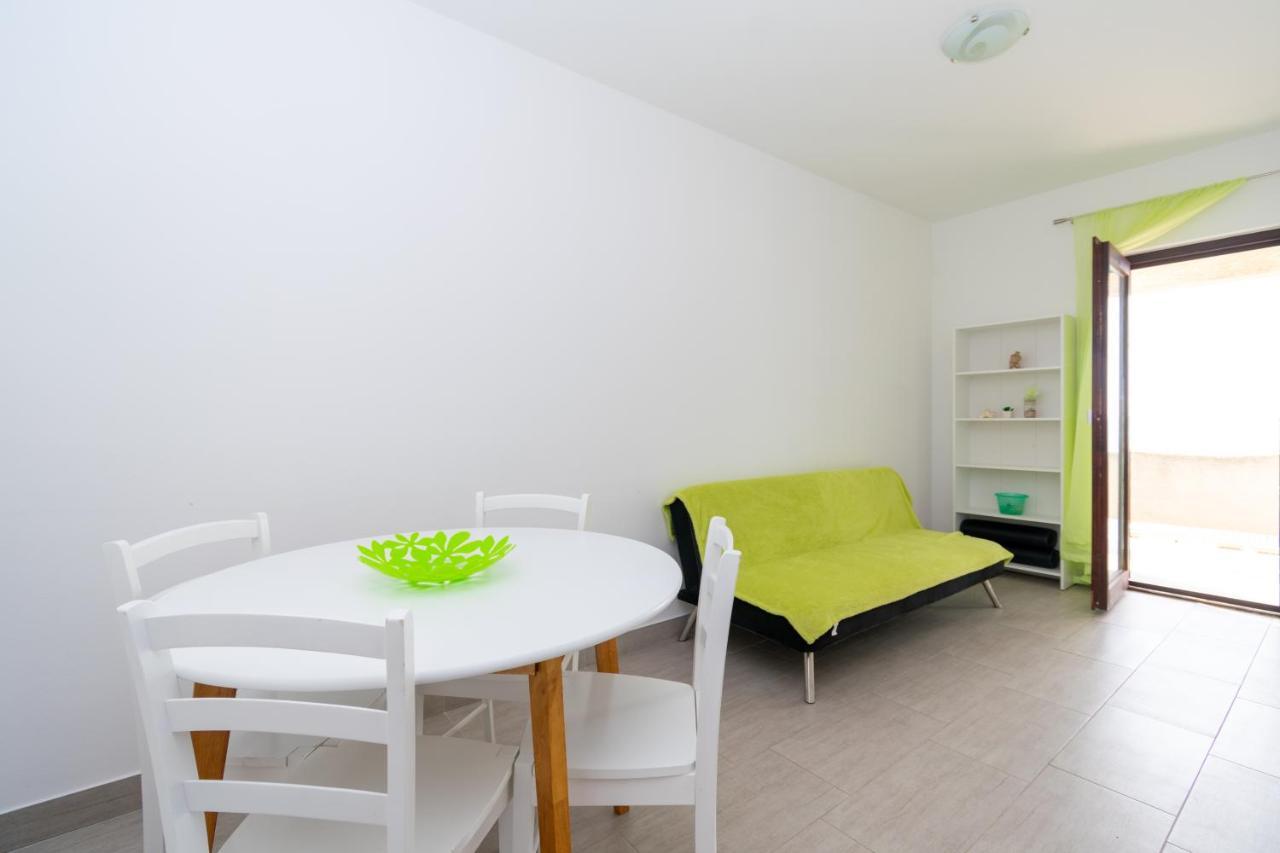 Apartments By The Sea Mandre, Pag - 3084 Kolan Extérieur photo