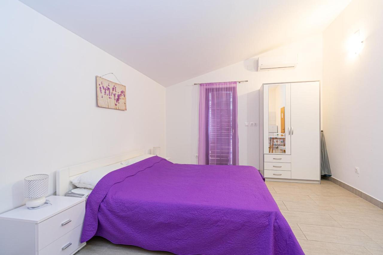 Apartments By The Sea Mandre, Pag - 3084 Kolan Extérieur photo