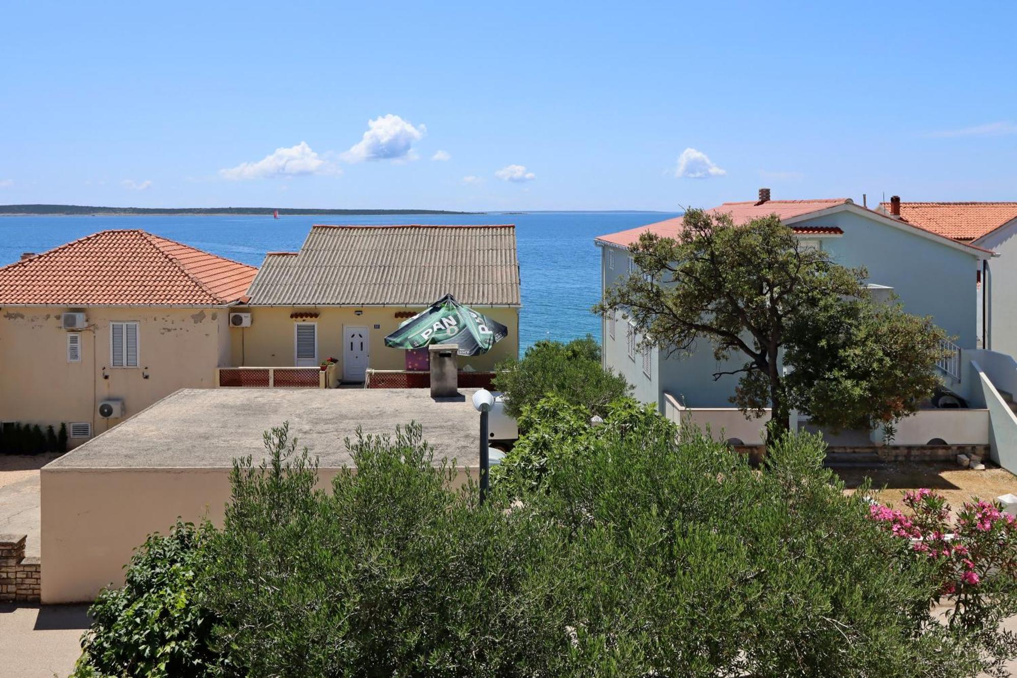 Apartments By The Sea Mandre, Pag - 3084 Kolan Extérieur photo